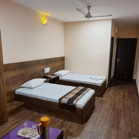 Hotel Flamingo Gāndhīdhām 외부 사진