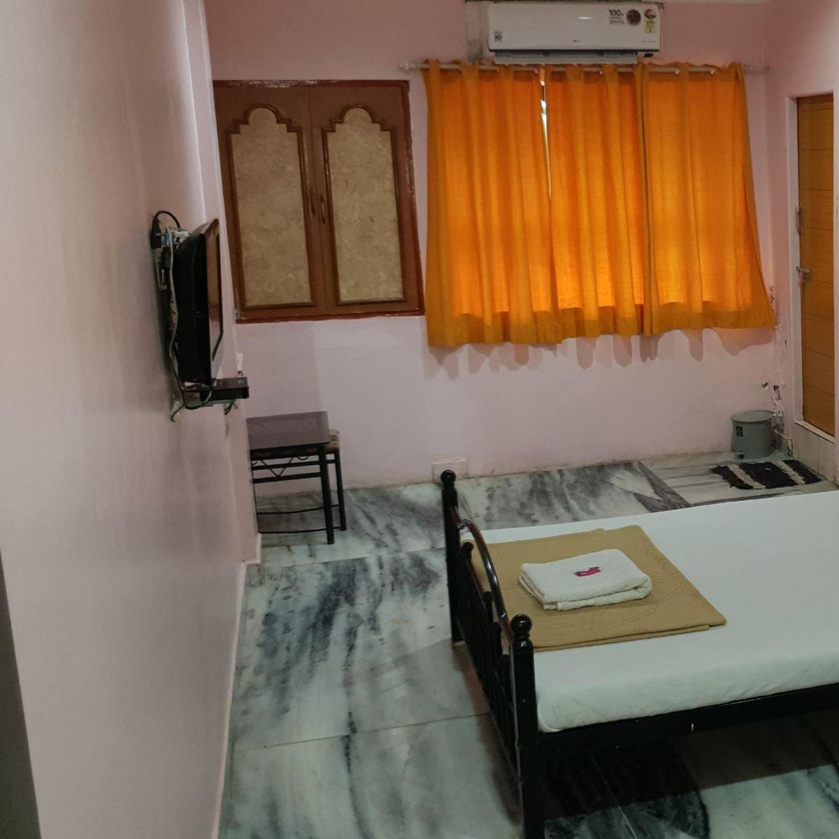 Hotel Flamingo Gāndhīdhām 외부 사진