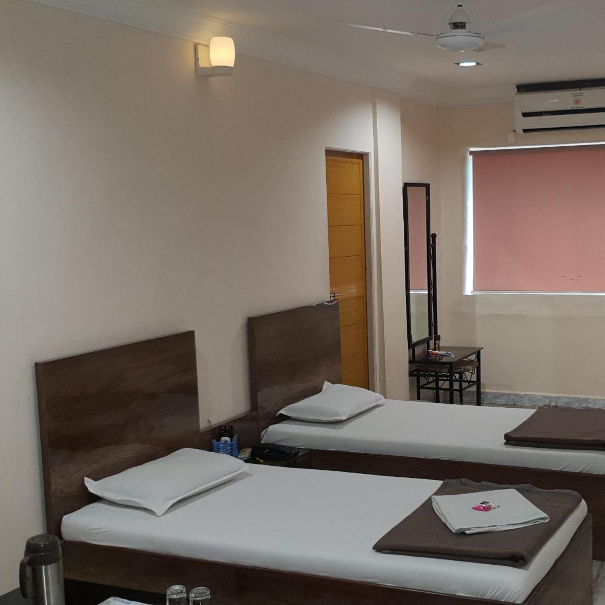 Hotel Flamingo Gāndhīdhām 외부 사진